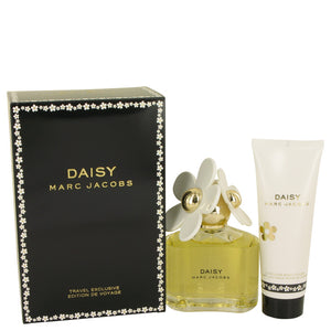 Set cadou Daisy by Marc Jacobs -- 3,4 oz apă de toaletă spray + 2,5 oz loțiune de corp pentru femei